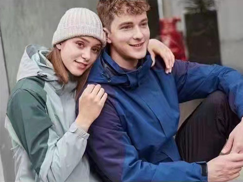 衣柜里全是商務(wù)男士襯衣？?jī)煞N衣服教你告別白襯衫。
